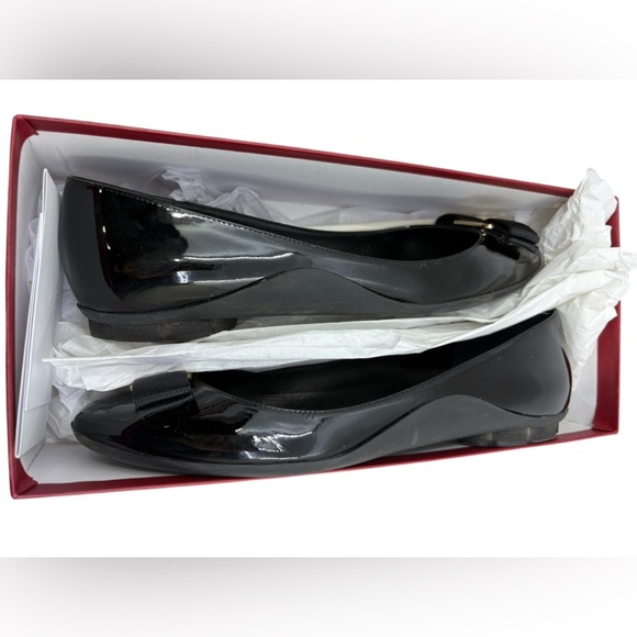 Authentic Salvatore Ferragamo Vara Bow black patent leather shoes size 8.5B - Picture 11 of 14